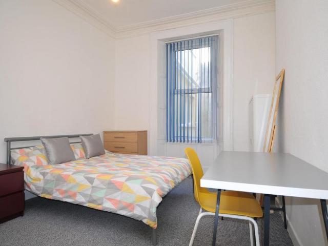 11 Radnor Street, Plymouth PL4 2 bed apartment to rent £636 pcm £147 pw