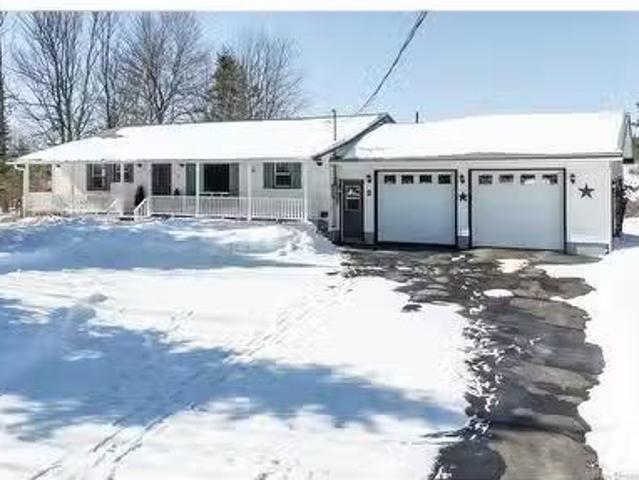11 Renfrew St, Petitcodiac, NB, E4Z 4S5 house for sale List.