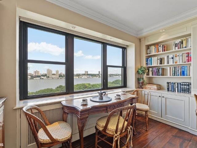 11 riverside drive 11fw