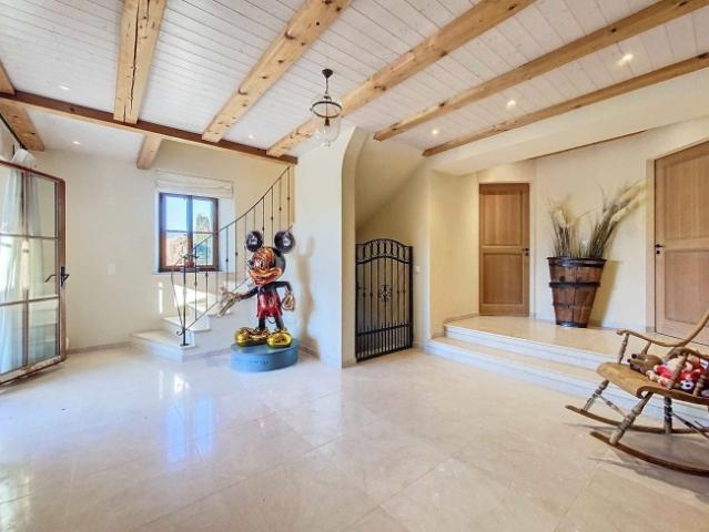 11 Room villa