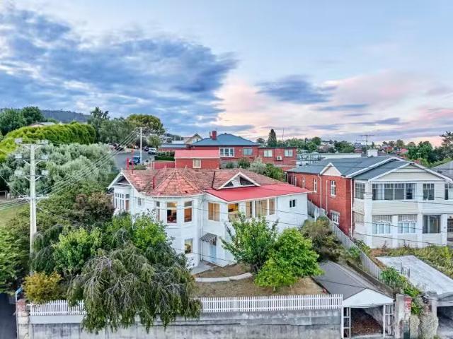 1/1 Roberts St, West Hobart House for rent Listed by Stephen.