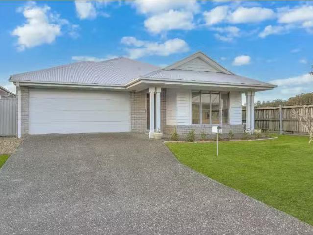 11 Robin Cct, Tweed Heads South House for rent Listed by Beth.