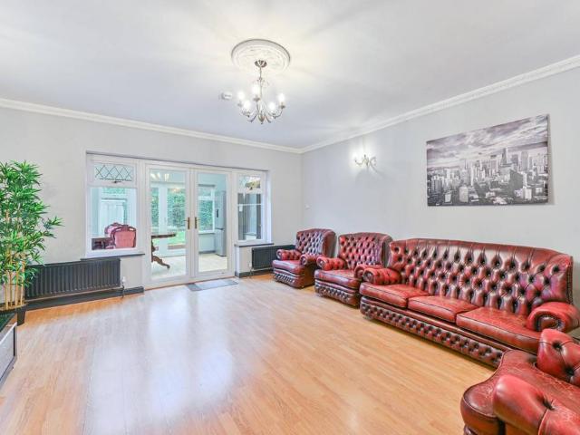 11 Rosedene Avenue, London, SW16 2LJ, United Kingdom | 5 bed house for rent #139622506 | Rentberry