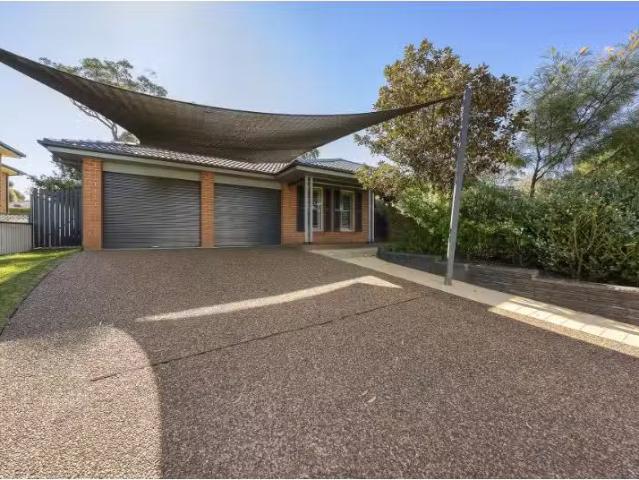 11 Rosella Circuit, Blue Haven House for rent Listed by Tammy.
