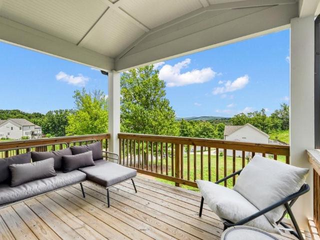 11 Running Terrace Way