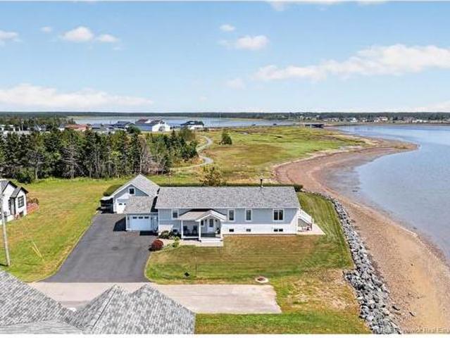 11 Rue Du Pêcheur Sud, Lamèque, NB, E8T 1L3 house for sale | Listing ID NB145265 | Royal LePage