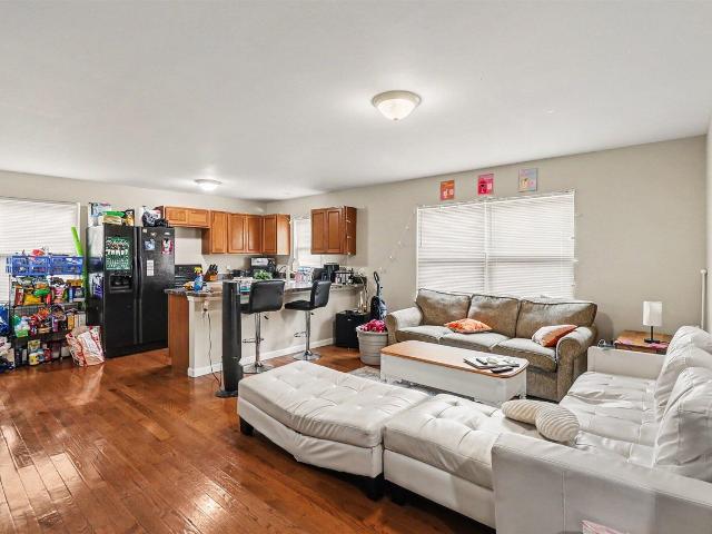 11 S Summit Street