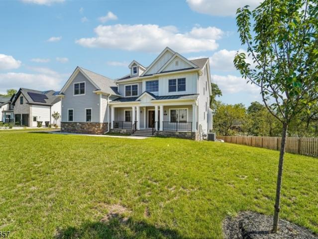 11 Scarlet Dr