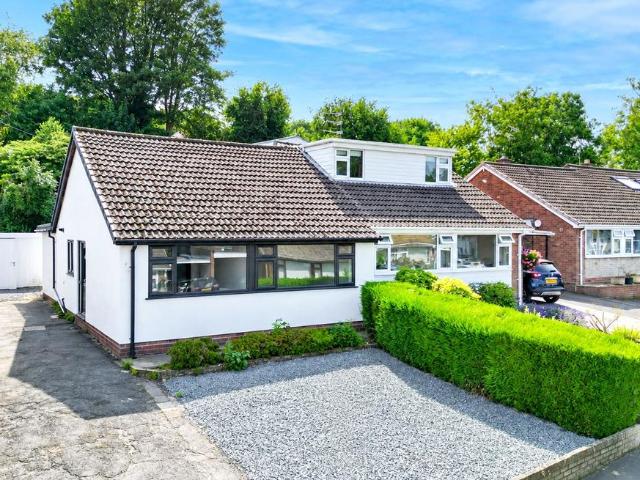 11 School Grove, Oakengates, Telford. 3 bed bungalow to rent £1,200 pcm £277 pw