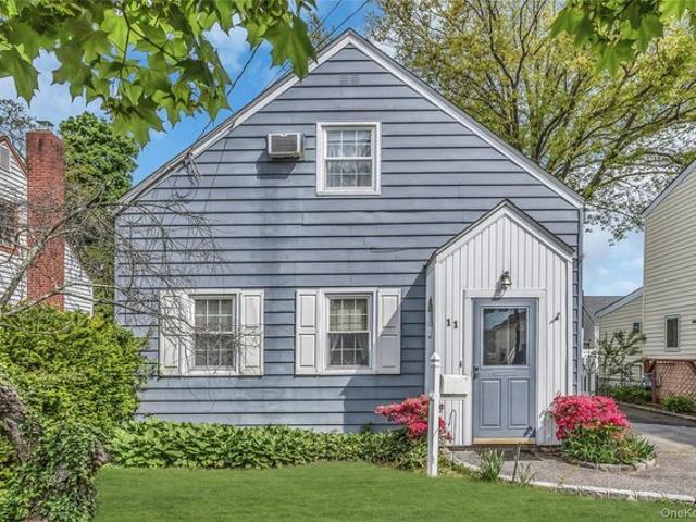 11 Skidmore Pl, Valley Stream, NY 11581