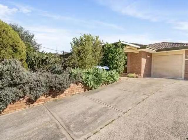 11 Slee Avenue, Kelmscott, WA 6111