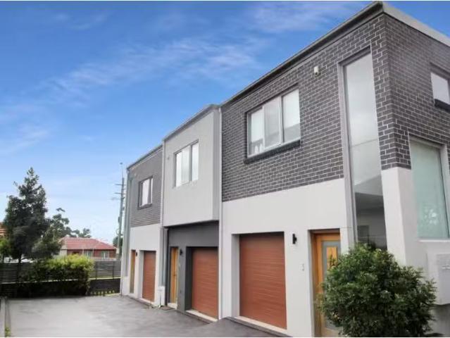 1/1 Stoddart Street, ROSELANDS Townhouse for rent Listed by P.