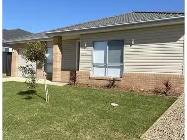 11 Station Master Avenue, Thirlmere House for rent Listed by.