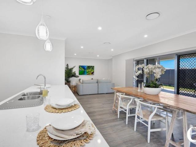 11 Stapleton Avenue, Innes Park $780 per week