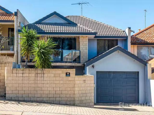 11 Stevenson Street, DUDLEY PARK, WA 6210 House for Rent