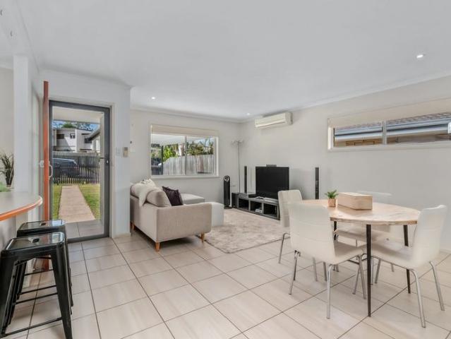 11A MORNINGTON CRESCENT, MORNINGSIDE