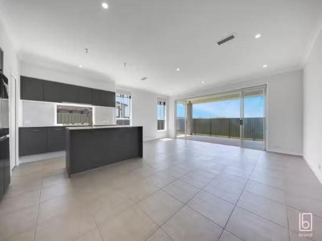 11A Shrike Way, WARNERVALE House for rent Listed by Craig And.