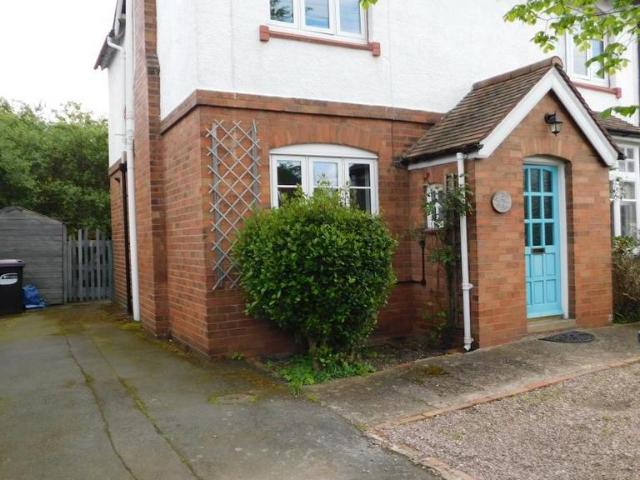 11a Wenlock Road, Shrewsbury, SY2 6JJ 3 bed semi detached house to rent £1,300 pcm £300 pw