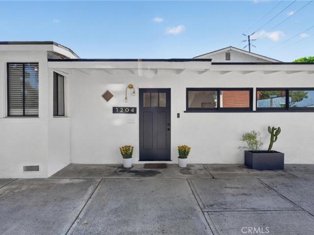 1204 E Poinsettia