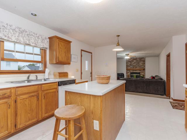1204 Kenneth Drive