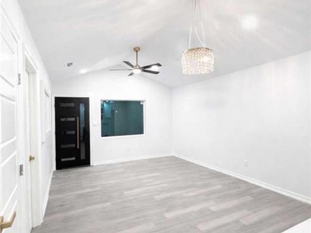 1204 W 24th Place