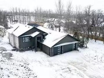 1205 Desjardins Crt, Ile Des Chenes, MB, R0A 0T2 house for s.