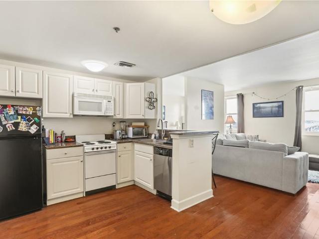 1205 St Charles Avenue # 1005
