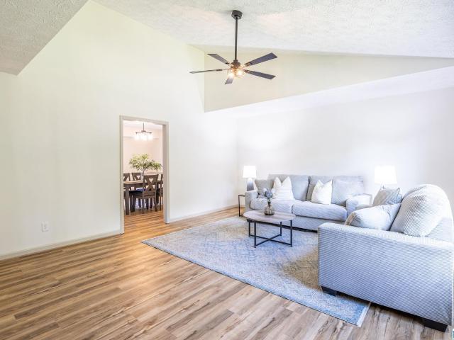 1206 Louise Drive Se