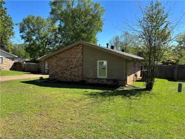 1206 Ridgewood Drive