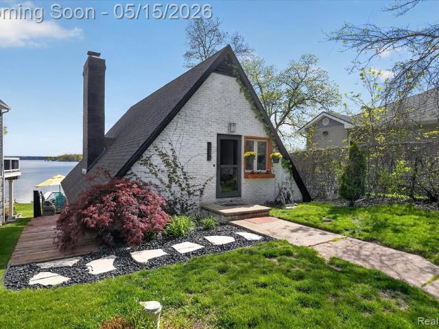 12078 Mantawauka Drive