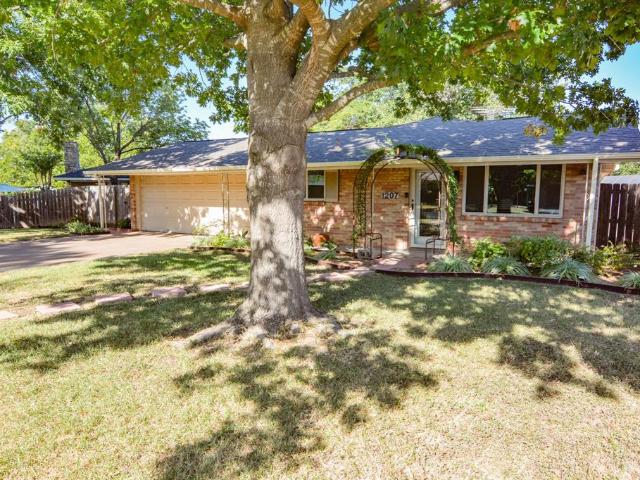1207 Lynnwood Drive