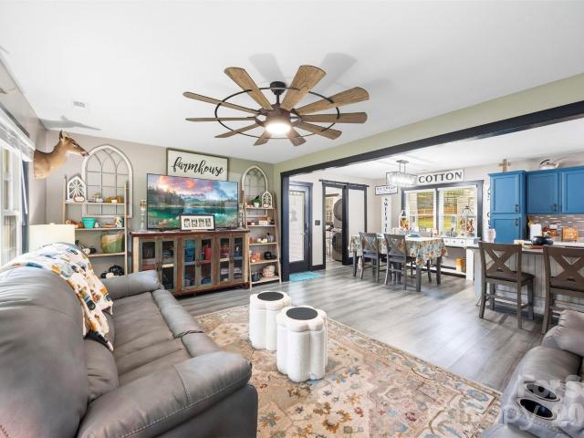 1207 Scenic Drive