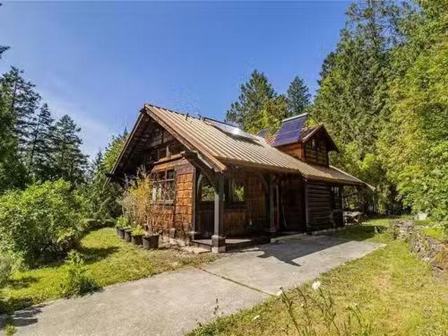 1208 Otter Bay Rd, Pender Island, BC, V0N 2M1 house for sale.