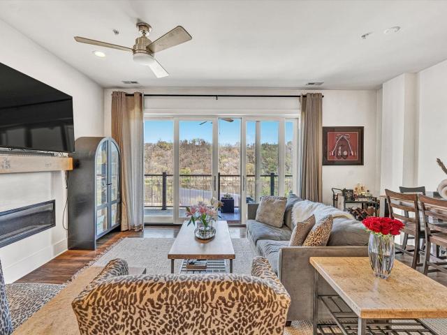 1208 Commerce # 402