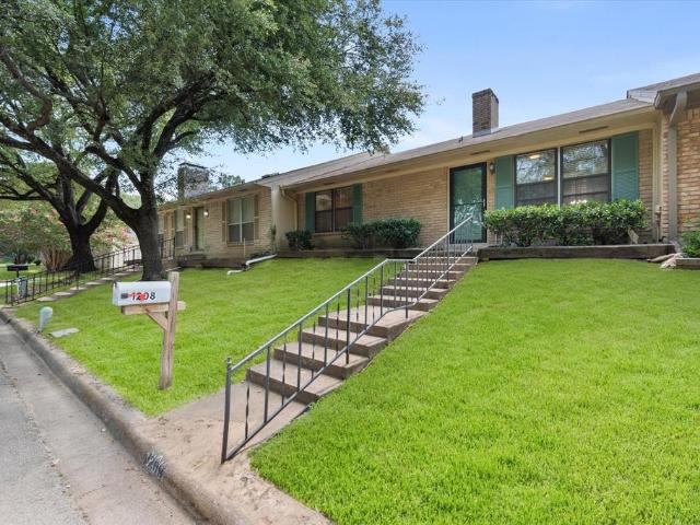 1208 Lexington Drive