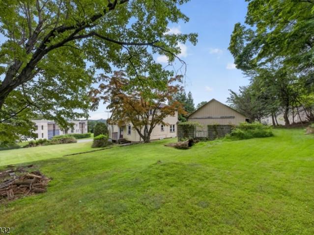 1208 Pompton Ave