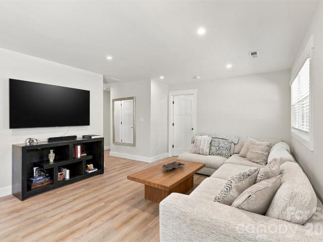 1208 Tarrington Avenue