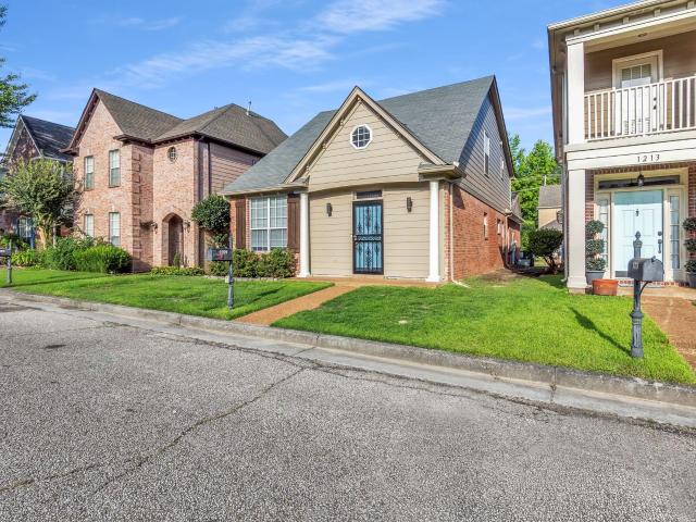 1209 oak creek dr