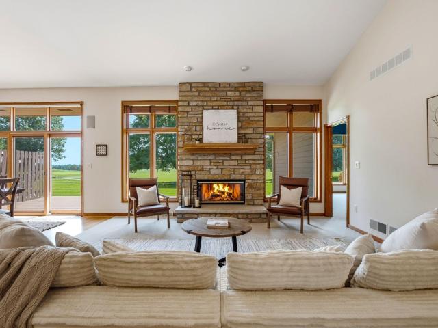 1209 E Sweetbriar Ln