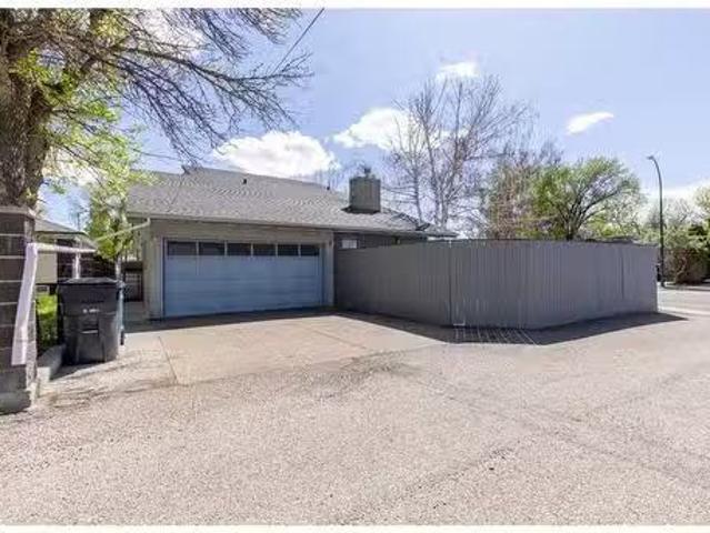1209 13 Street South, Lethbridge, AB, T1K 5Y9 house for sale.