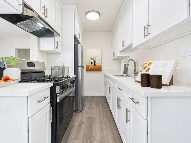 12004 12 Vanowen St, North Hollywood, CA 91605