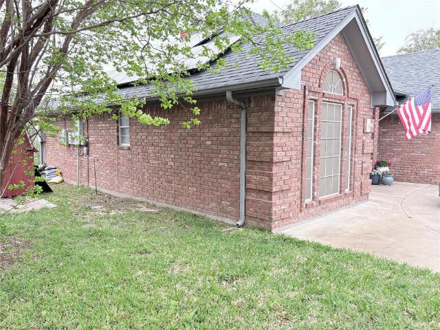 1200 Oak Tree Lane