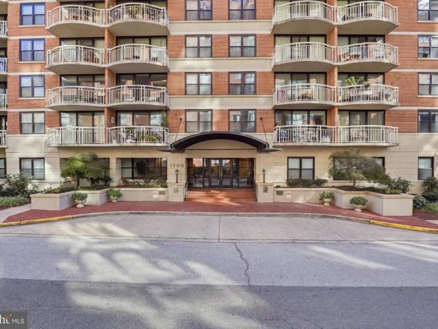 1200 Braddock Place # 206