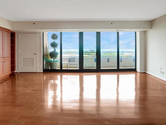 1200 Crystal Drive # 912