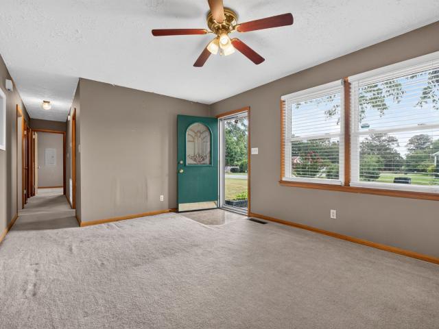 1201 Earl Ave