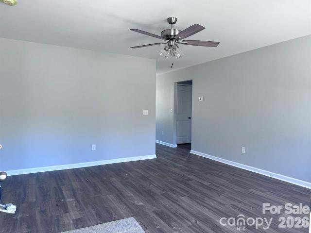 1201 Elizabeth Street W