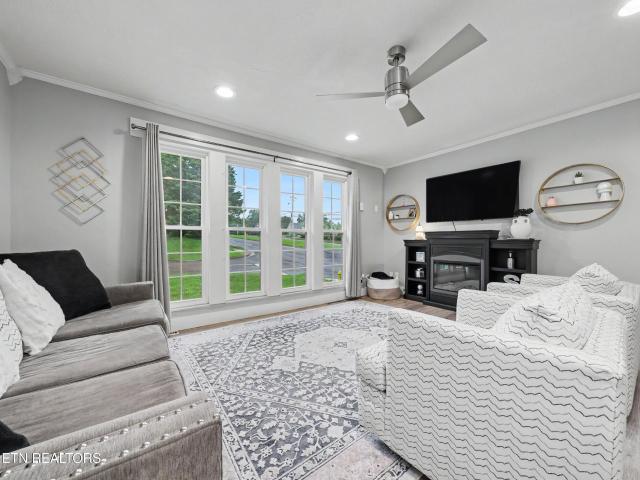 1201 Foxcrolf Drive