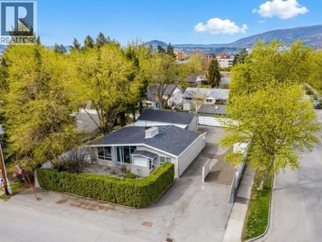1201 Kelglen Crescent, Kelowna, BC, V1Y 6K4 house for sale | Listing ID 10400 | Royal LePage