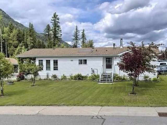1201 Sycamore Road, Sparwood, BC, V0B 2G2 house for sale | Listing ID 10400 | Royal LePage