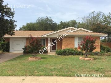 1201 Travis St, 3 beds, 1 full and 1 half bath